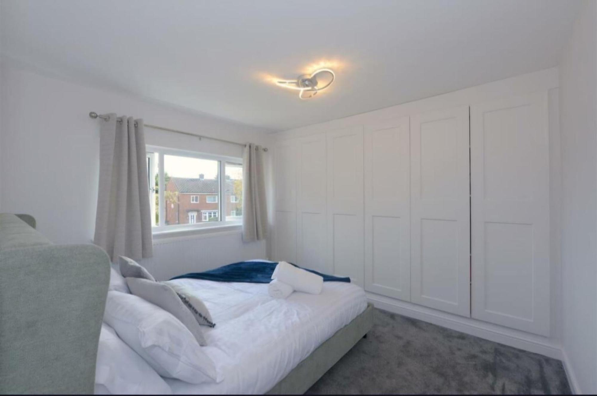 Modern 3 Bedroom Property With Free Driveway Parking By Shire Stays Shrewsbury Eksteriør billede