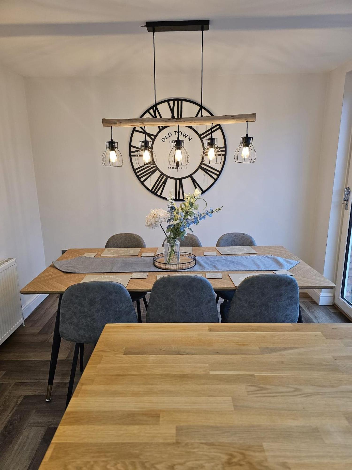 Modern 3 Bedroom Property With Free Driveway Parking By Shire Stays Shrewsbury Eksteriør billede